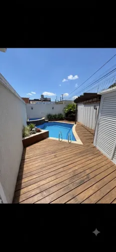 Casa com piscina em condomínio fechado 3 quartos (1 suite+2) 3 banheiros