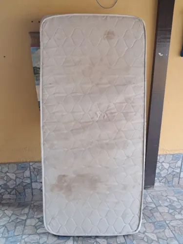 Colchão D45 SOLTEIRO, USADO, em bom estado.