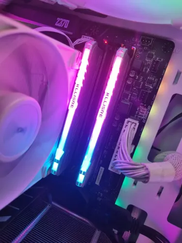 Kit Memória RAM 16GB DDR4 3200MHz RGB