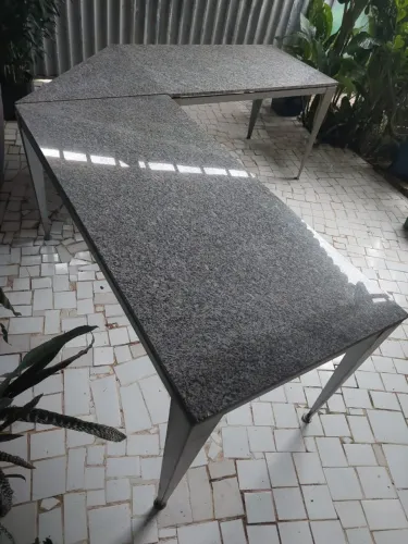 Vendo mesa L de escritório em marmore
