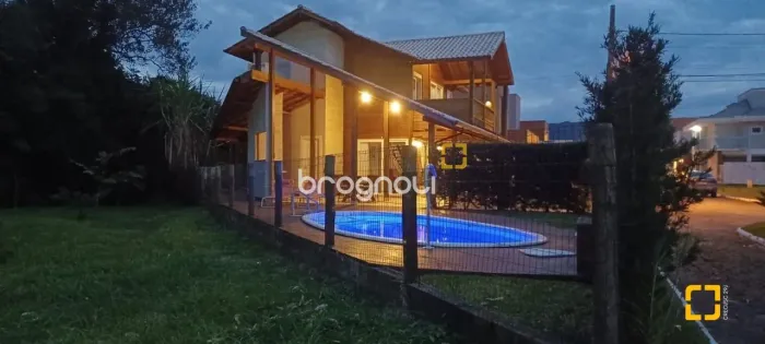 BROGNOLI VENDE- Casa a venda em condomínio fechado, junto a natureza e próximo ao mar.