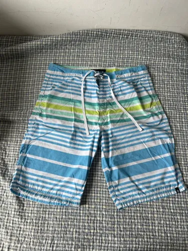 Short masculino tropical branco, azul e verde