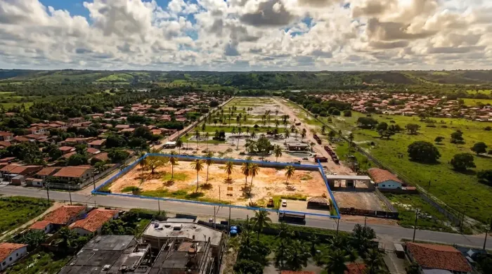 Terreno de 6.610 m² com 112 m de frente para AL 101 em Peroba-Maragogi 120 m do mar