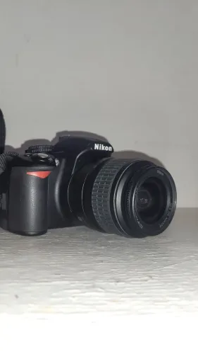 Nikon D3100 de 14,2 MP com lente de 18-55mm<br>18-55 mm