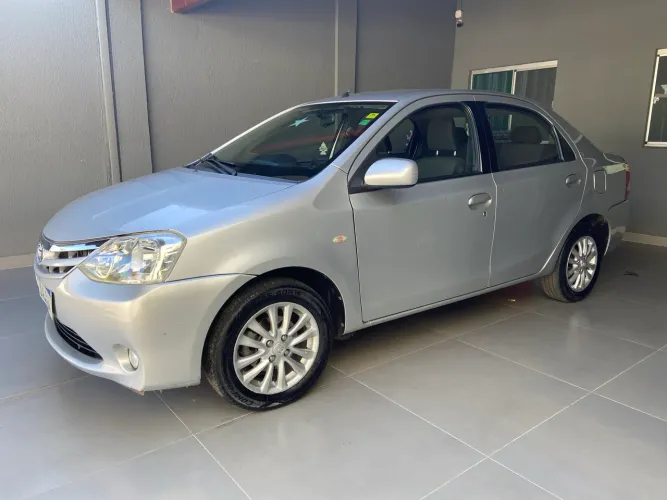 Toyota Etios XLS Sedan 1.5 Flex 16V 4P Mec. 2013