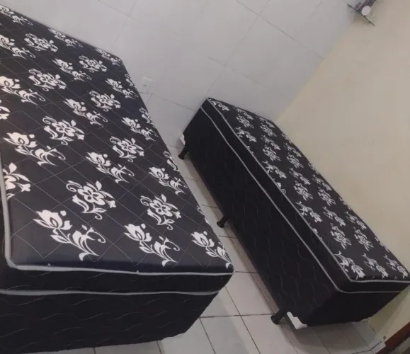 Cama box solteirão com estampa florida