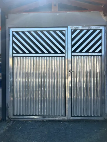 Vende-se portão em alumínio