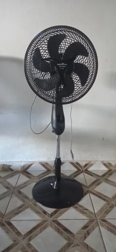 Ventilador de coluna com altura regulável