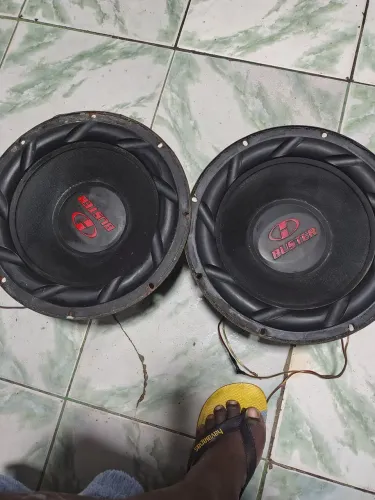 Vende-se duas boca de 12 toda boa e um rádio via bluetooth 