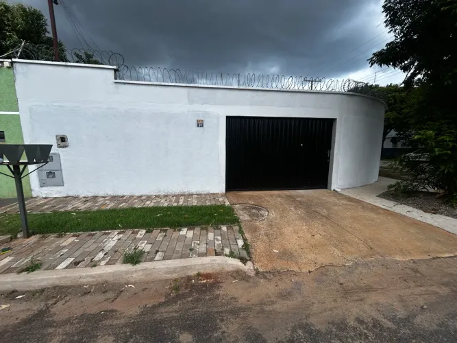 Casa na 110 norte em frente ao madre Cleia loc