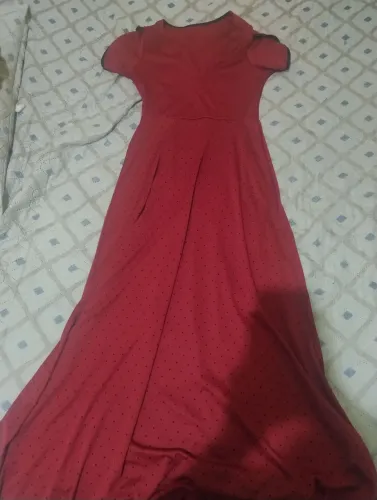 Vestido longo vermelho com bolinhas TAM (M)