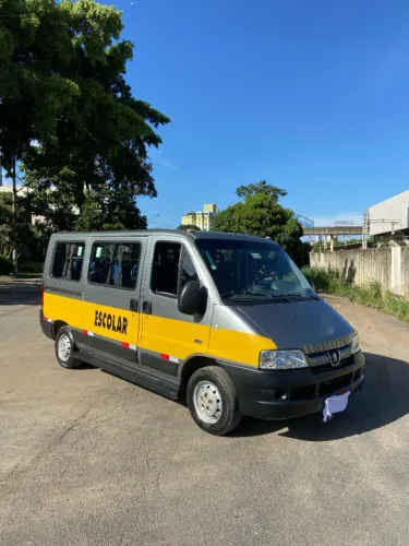 Van para Viagens, Shows e Formatura (Legalizada)