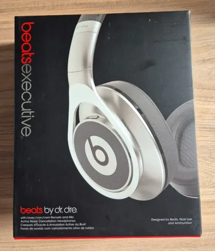 Fone Beats Executive Usado