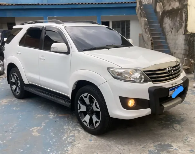 Toyota Hilux SW4 SR 4X2 2.7/ 2.7 Flex 16V Aut. 2015