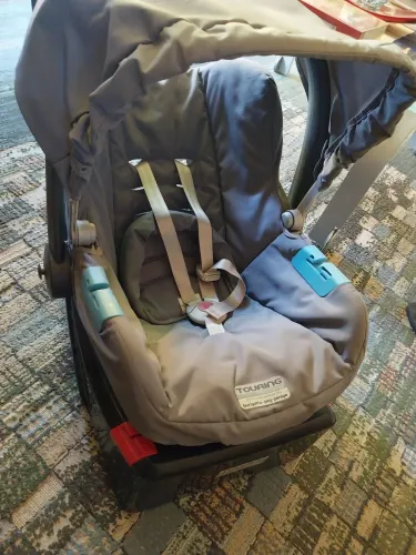 Bebê conforto com base semi-novo