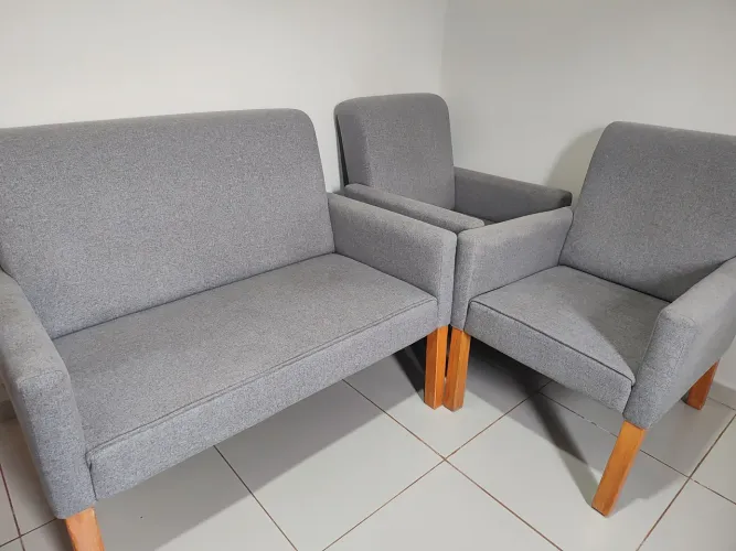 Namoradeira e duas poltronas