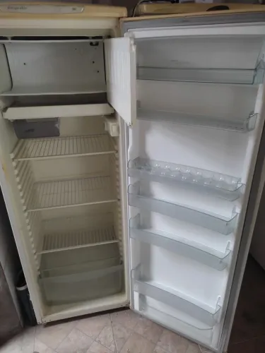 Geladeira 350 l funcionando perfeitamente entrego