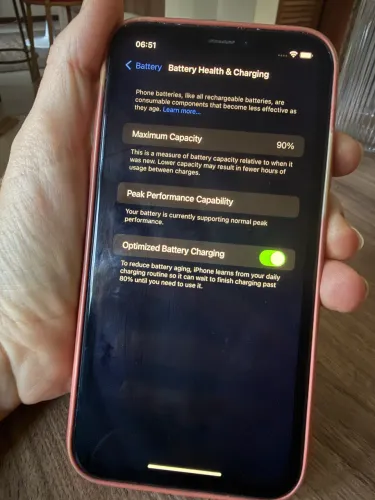 iPhone XR, 64G, 90% saúde de bateria. Com cabo.