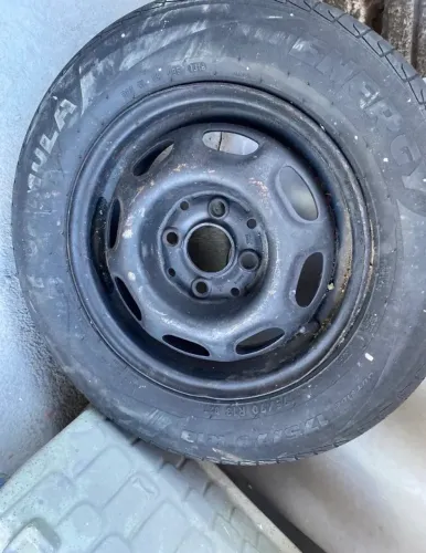 Roda com pneu 