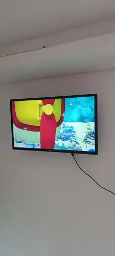 Vendo tv smart 32 muito conservada
