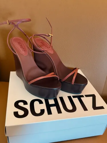 Sandália NOVA Schütz