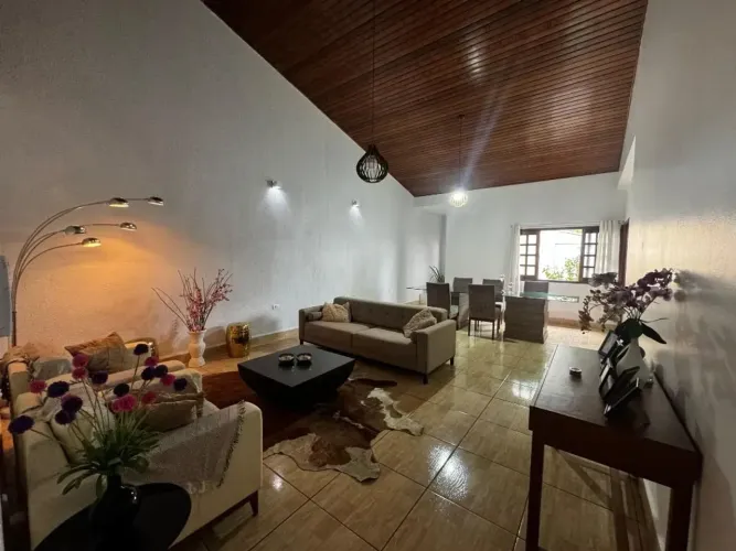 Casa ampla à venda no Alto São Pedro 5 dormitórios, piscina e edícula