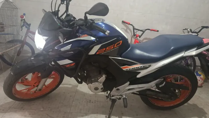 CB TWISTER EDIÇÃO ESPECIAL EDITION 2020 (LEIA A OBSERVAÇÃO