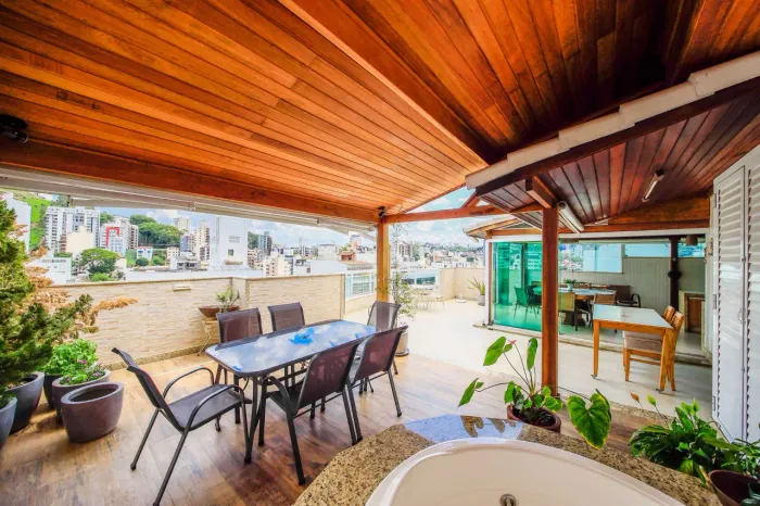 Cobertura duplex com localização privilegiada no Bom Pastor para venda