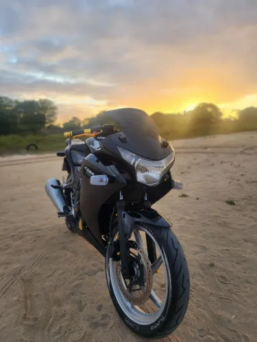 HONDA CBR 250R - PRETA