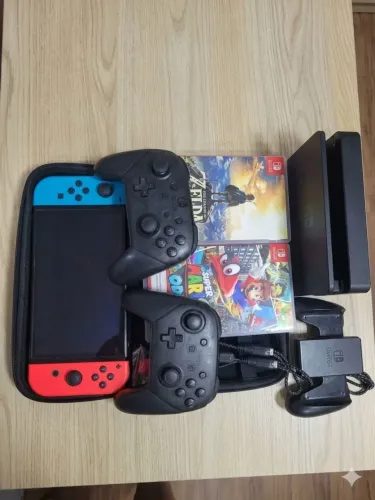Nintendo Switch Oled 2 Jogos + 2 Controles