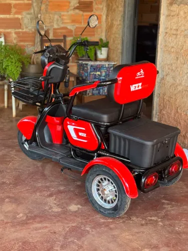 Triciclo elétrico 