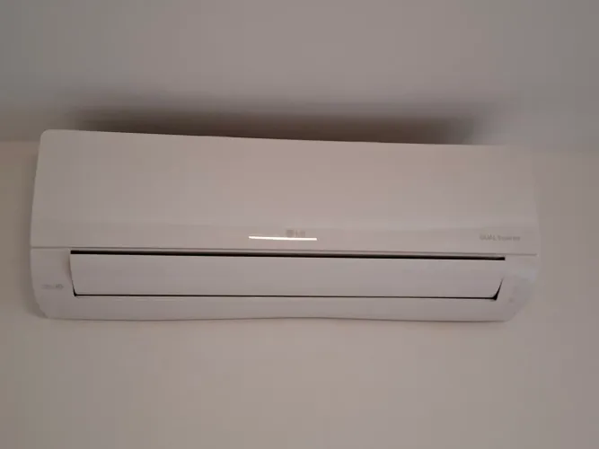 Ar-condicionado Split LG Compact Dual Inverter 12.000 BTUs só frio 220V R32