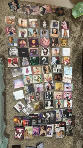 CDs cantoras pop internacional
