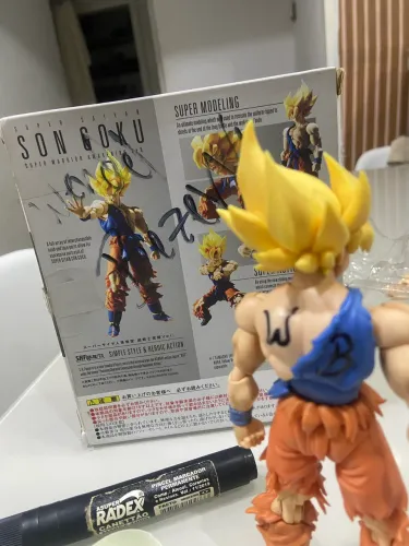 SHFiguarts Goku alwenkenig autografado