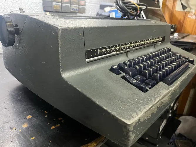 Maquina de escrever Eletrica- IBM (item colecionador)