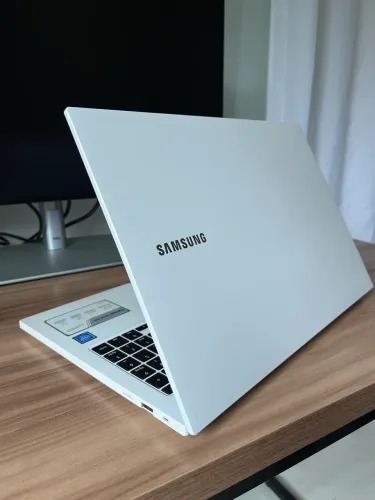 Notebook Samsung Book E20 com SSD | Branco