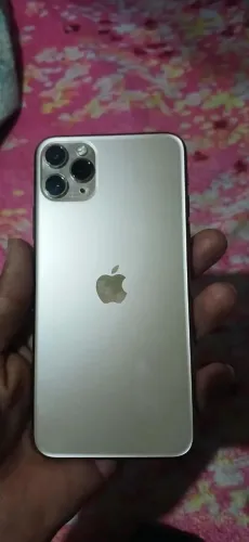 Vendo uma iPhone 11 pro Max 256bg sem nem um defeito