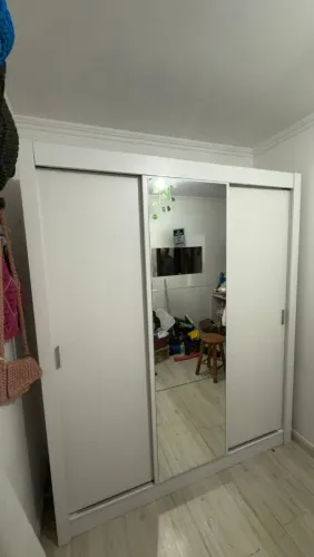 Guarda roupa cama mesinha e cabeceira