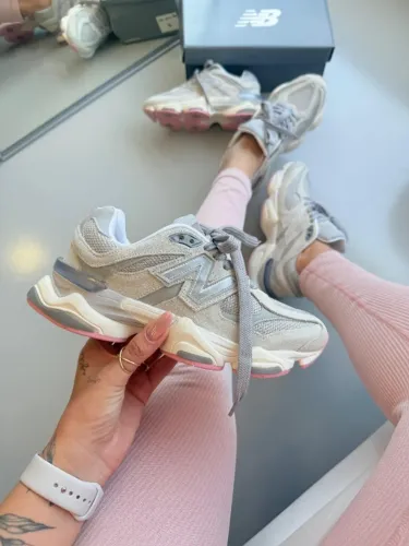 Tenis New balance 9060  Cinza rosa