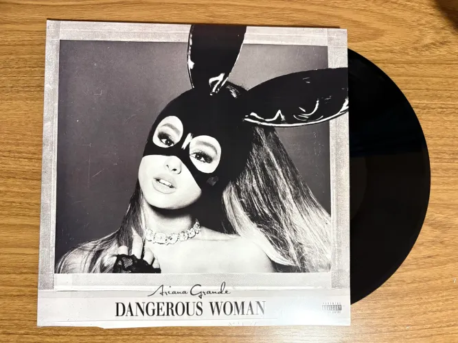 Vinil LP Ariana Grande - Dangerous Woman (Preto)