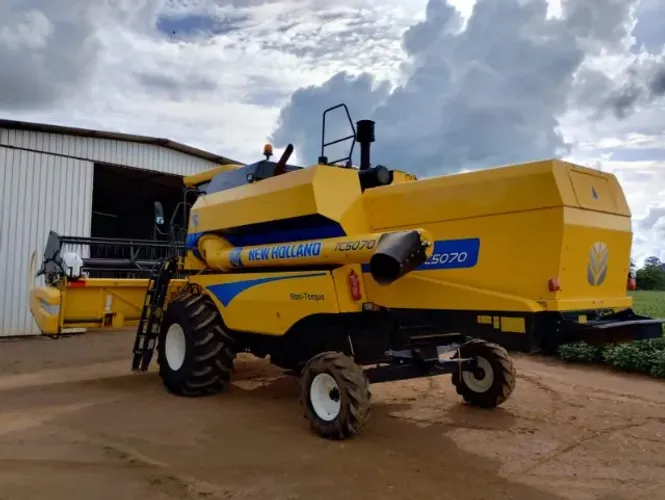 Colheitadeira New Holland TC5070 2016 - Plataforma 20 pés