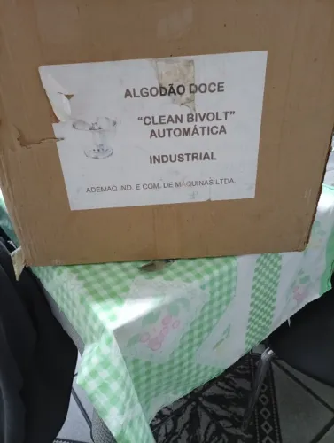 Máquina de algodão doce usada umas 10 vezes somente 