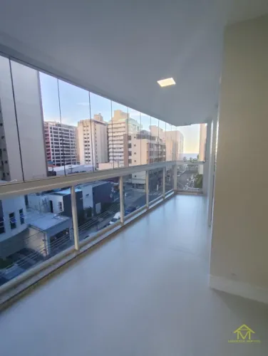 Apartamento perto da Praia em Itapuã: 4 Quartos com Suíte com Praticidade