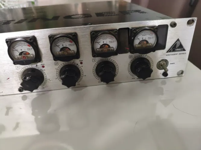 Pré-amplificador Behringer t1953 valvulado