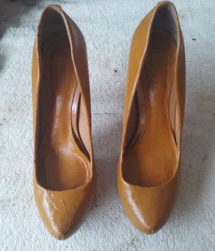 Sapato scarpin Schutz cor mostarda tamanho 35 com recondicionamento 