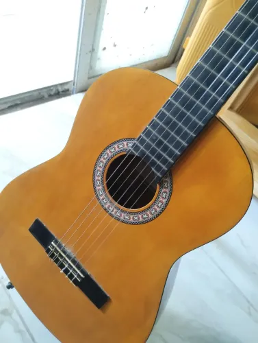 Violão Yamaha C20 e acessórios 