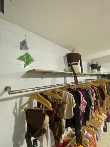 Prateleira com ganhos de inox