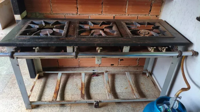 Vendo fogão industrial 3 bocas