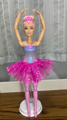 Boneca Barbie Bailarina Luzes Brilhantes Mattel