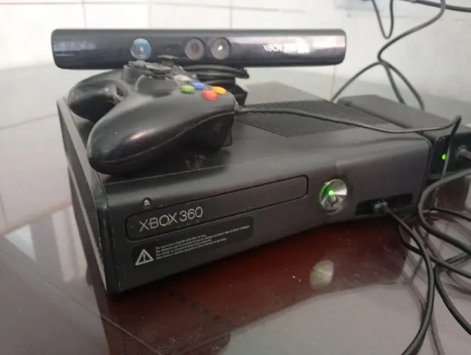 Xbox 360 com Kinect leia a descrição